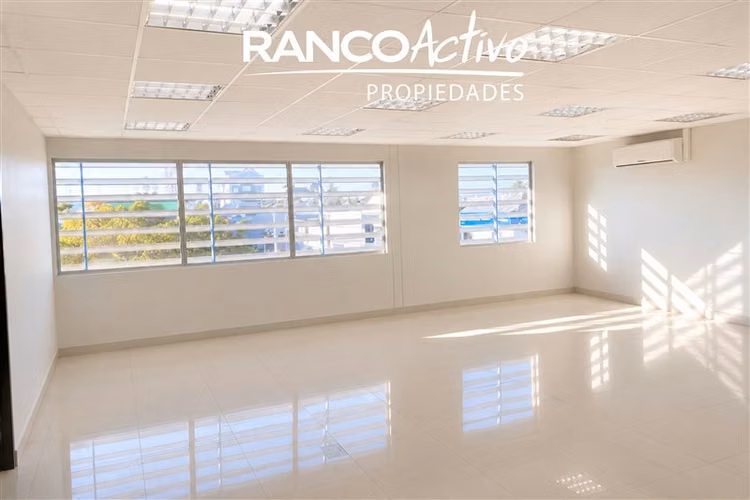Arriendo centrico Local Comercial tres pisos en San Fernando