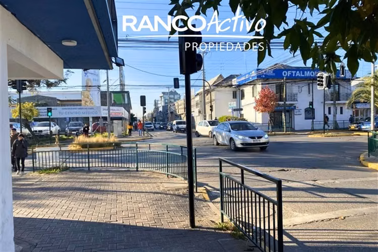 Arriendo centrico Local Comercial tres pisos en San Fernando