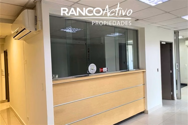 Arriendo centrico Local Comercial tres pisos en San Fernando