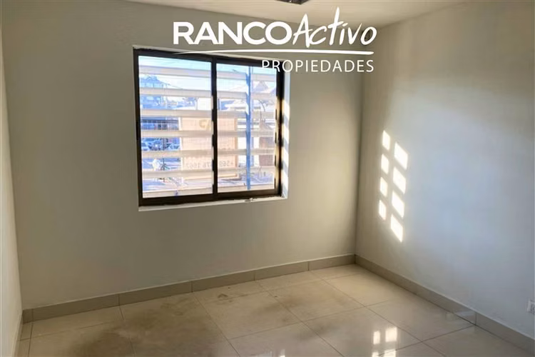 Arriendo centrico Local Comercial tres pisos en San Fernando