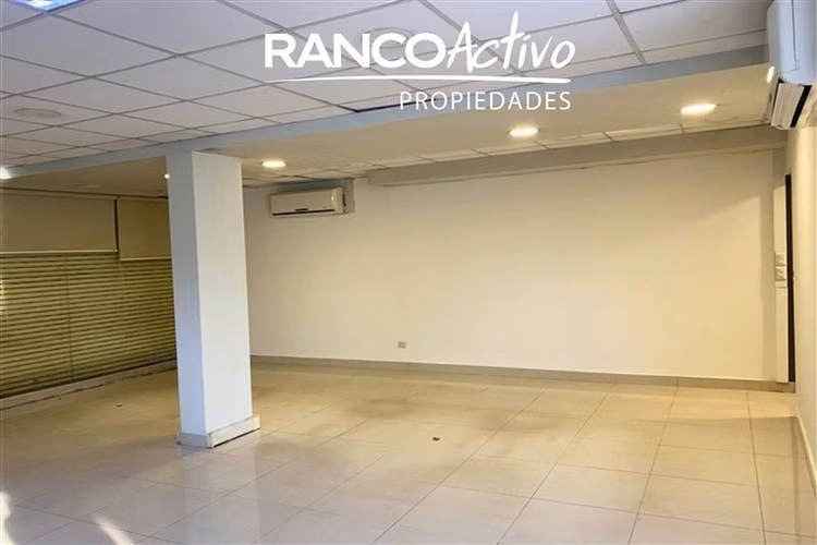 Arriendo centrico Local Comercial tres pisos en San Fernando