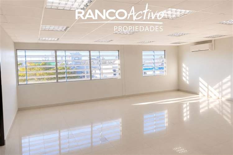Arriendo centrico Local Comercial tres pisos en San Fernando