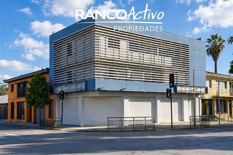 Arriendo centrico Local Comercial tres pisos en San Fernando