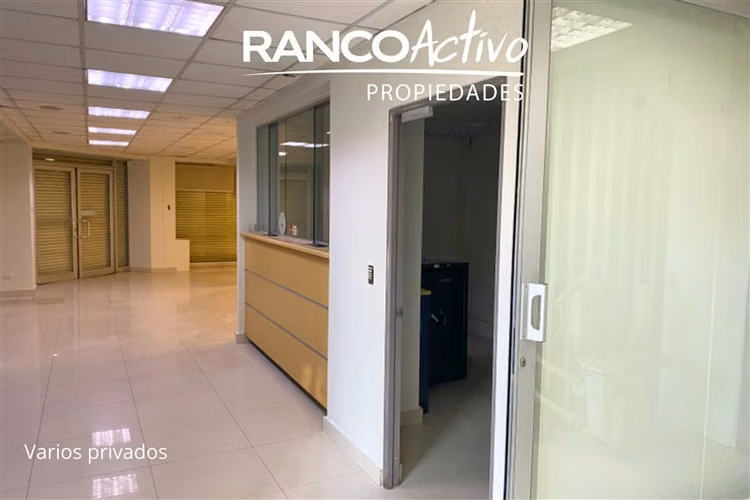 Arriendo centrico Local Comercial tres pisos en San Fernando