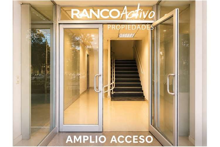 Arriendo centrico Local Comercial tres pisos en San Fernando