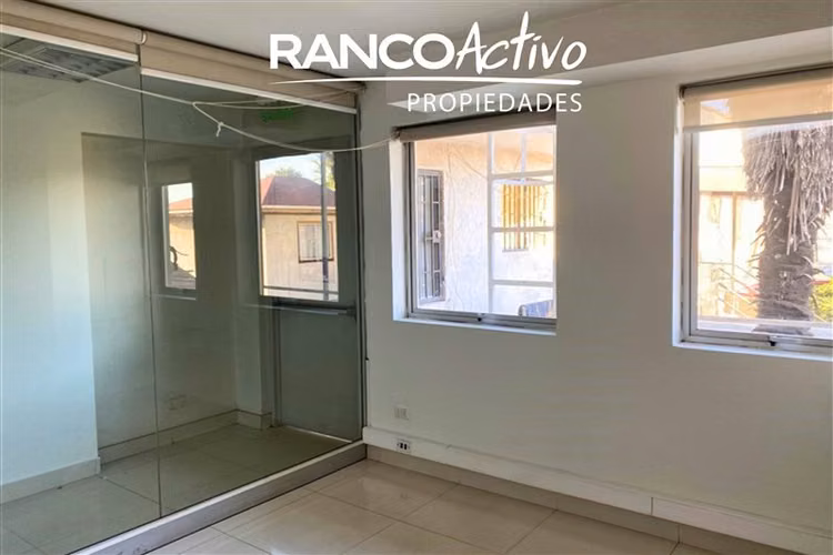 Arriendo centrico Local Comercial tres pisos en San Fernando