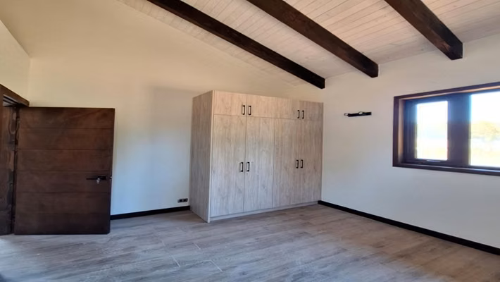 VENTA DE PARCELA 5.000 M2 CON CASA NUEVA, LUZ, AGUA… A 23 MINUTOS CENTRO DE VILLARRICA