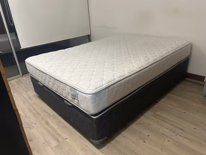 BASE Y COLCHON ROSEN BAUL 2 PLAZAS ,POCO USO EXCELENTES CONDICIONES PRECIO CONVERSABLE