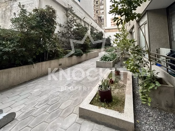 Arriendo Depto con Balcón 2D2B Estac Morandé 857 Santiago - Imagen 16