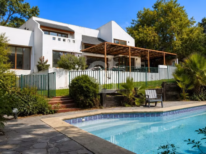 Casa La Reserva Chamisero | Piscina, Quincho y Jardín