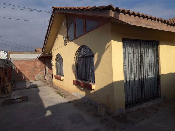 Oportunidad de Inversión, calle amplia. (166799)