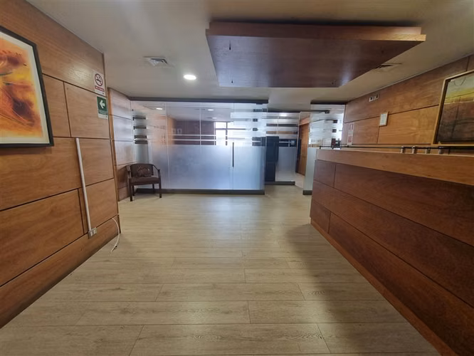 Oficina 160 m2 en arriendo en calle Huerfanos Santiago Centr