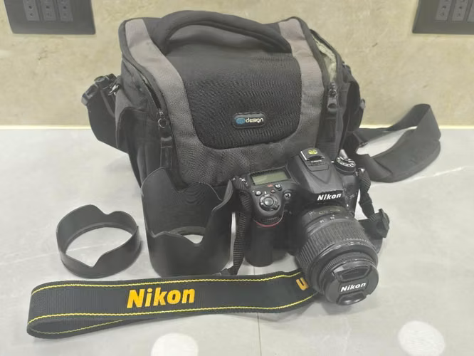 Vendo cámara Nikon D7200 + lente 18-55 mm y otros lentes