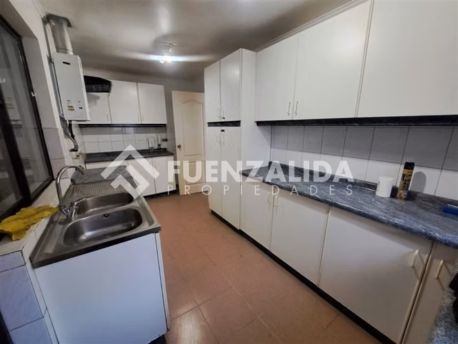 Casa en venta de 5 dorm. en Talca