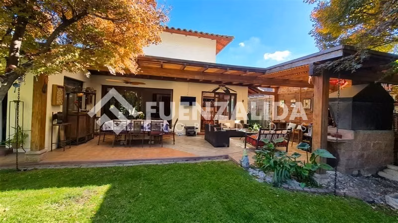 Casa en venta de 5 dorm. en Peñalolén