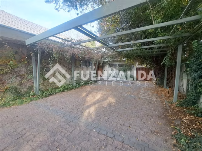 Sitio en venta en La Reina