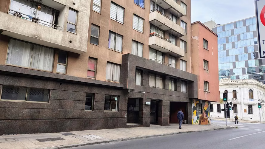 ARRIENDO DEPARTAMENTO CON ESTACIONAMIENTO EN STG CENTRO