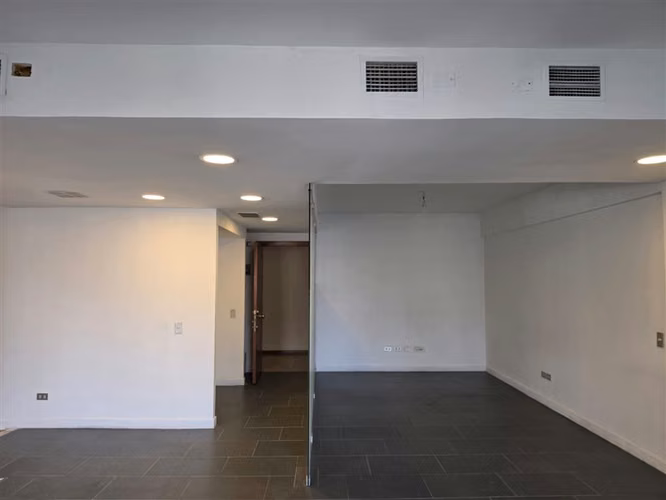 Oficina en Arriendo Semi Habilitada en Las Condes - Imagen 7