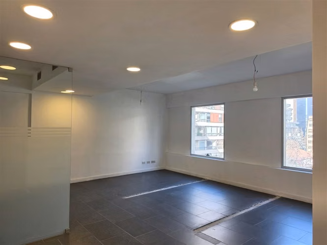 Oficina en Arriendo Semi Habilitada en Las Condes - Imagen 2