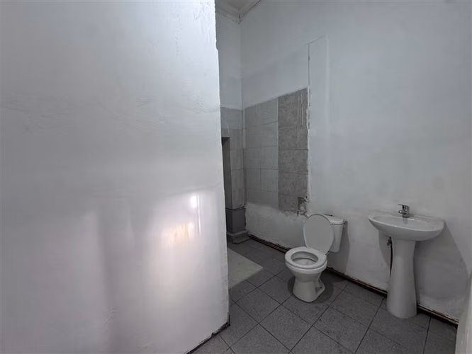 Bella casona en venta de 12 dorm barrio universitario