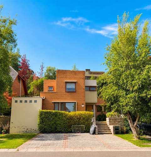 Casa en condominio no perimetral, colegios y universidades!!