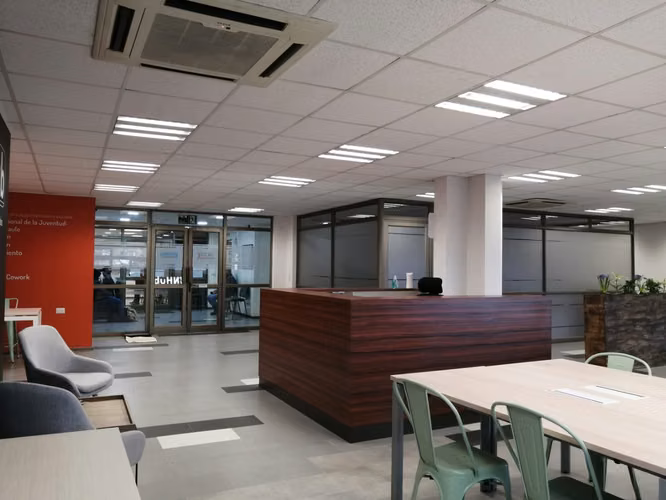 ARRIENDO DE OFICINA IDEAL PARA COWORK O CENTRO PROFESIONAL