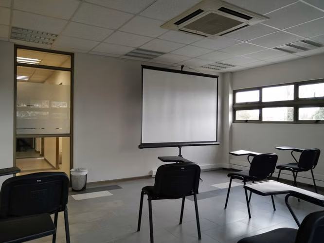 ARRIENDO DE OFICINA IDEAL PARA COWORK O CENTRO PROFESIONAL - Imagen 2