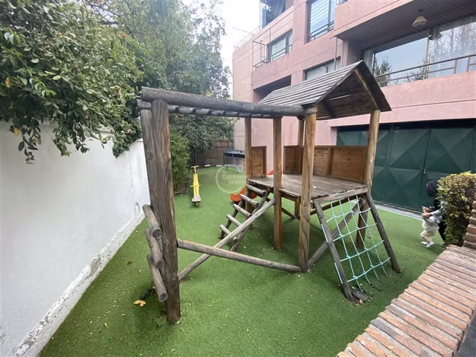Departamento duplex en venta de 3 dorm. en Las Condes
