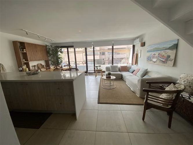 Departamento duplex en venta de 3 dorm. en Las Condes