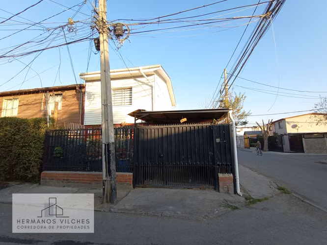 Se vende casa 2 pisos ampliada en la comuna de Puente alto.-