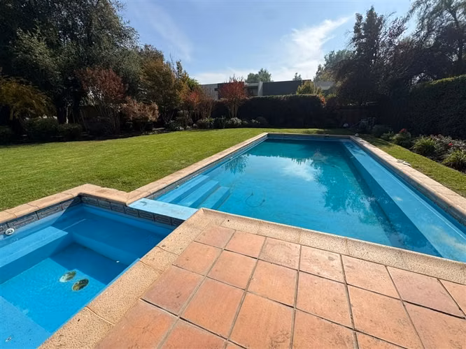Casa colonial en condominio las Brisas de Chicureo