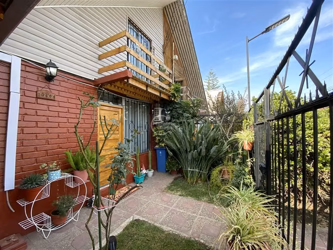 Casa en venta de 3 dorm. en La Florida