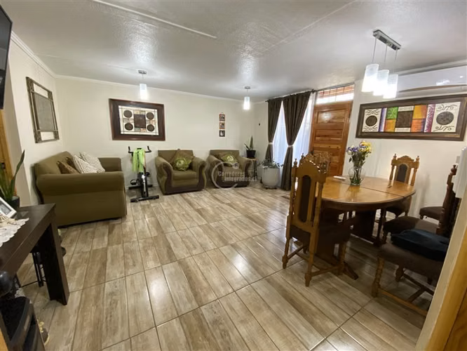 Casa en venta de 3 dorm. en La Florida