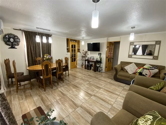 Casa en venta de 3 dorm. en La Florida