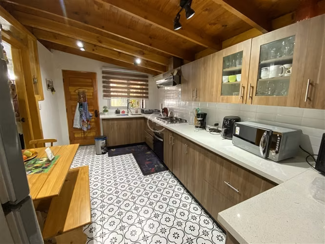 Casa en venta de 3 dorm. en La Florida
