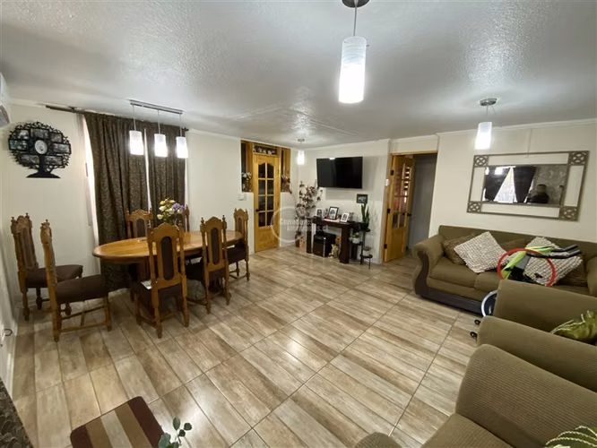 Casa en venta de 3 dorm. en La Florida