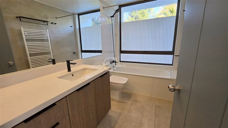 Venta 3 / 4 dorm. remodelado Las Brisas, 2 estac. y bod FM