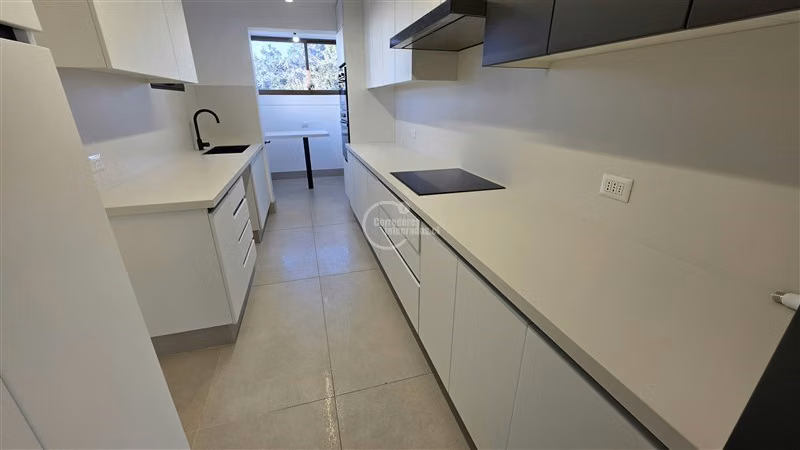 Venta 3 / 4 dorm. remodelado Las Brisas, 2 estac. y bod FM