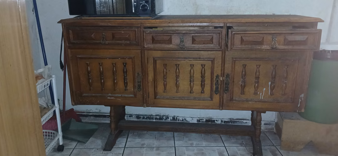 Mueble antiguo de madera