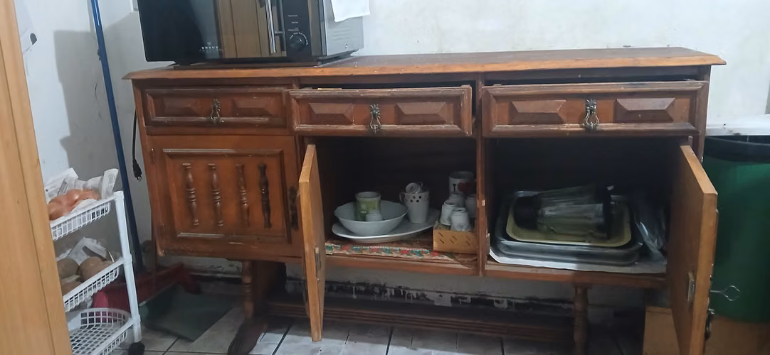Mueble antiguo de madera