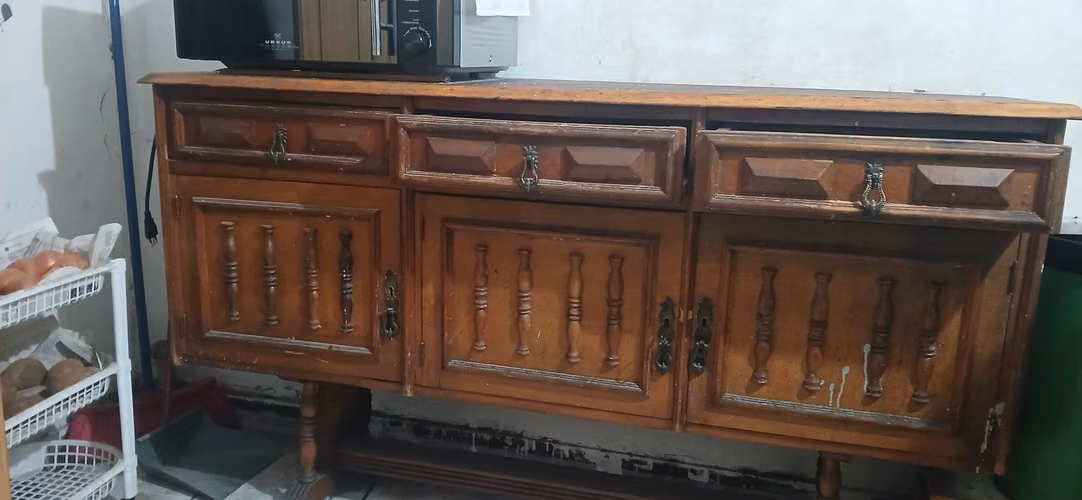 Mueble antiguo de madera