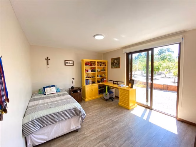 Casa en venta de 5 dorm. en Piedra Roja Colina