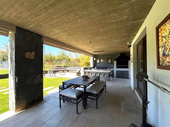 Casa en venta de 5 dorm. en Piedra Roja Colina
