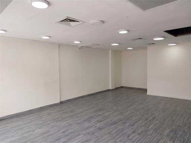 Flamante Local comercial 90m2, sector Parque Inés de Suarez