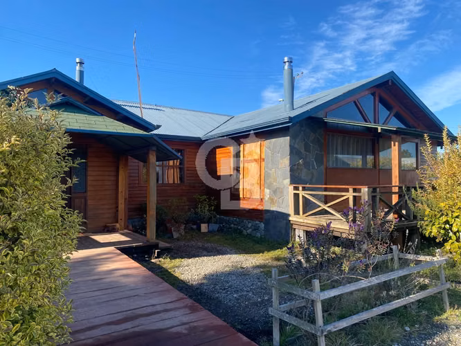 EN VENTA DOS CASAS LA VARA!