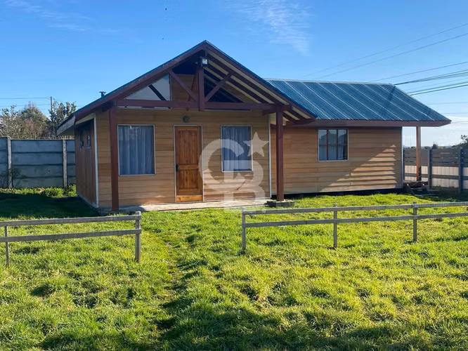 EN VENTA DOS CASAS LA VARA!