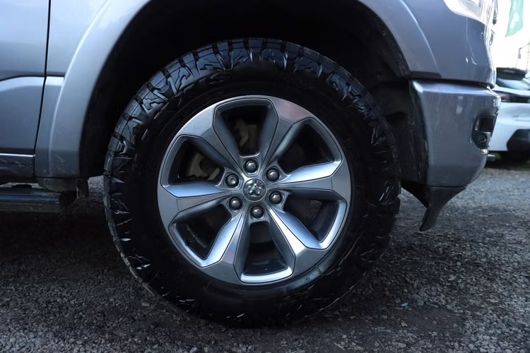 DODGE RAM 1500 LARAMIE 2022 5.7 HEMI 4X4 AUTOMATICA FULL AC