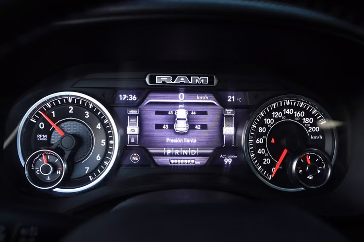 DODGE RAM 1500 LARAMIE 2022 5.7 HEMI 4X4 AUTOMATICA FULL AC