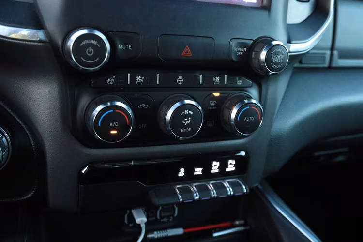DODGE RAM 1500 LARAMIE 2022 5.7 HEMI 4X4 AUTOMATICA FULL AC