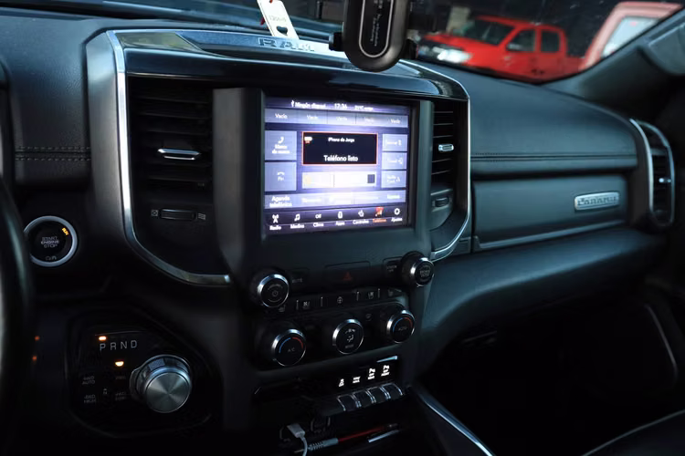 DODGE RAM 1500 LARAMIE 2022 5.7 HEMI 4X4 AUTOMATICA FULL AC